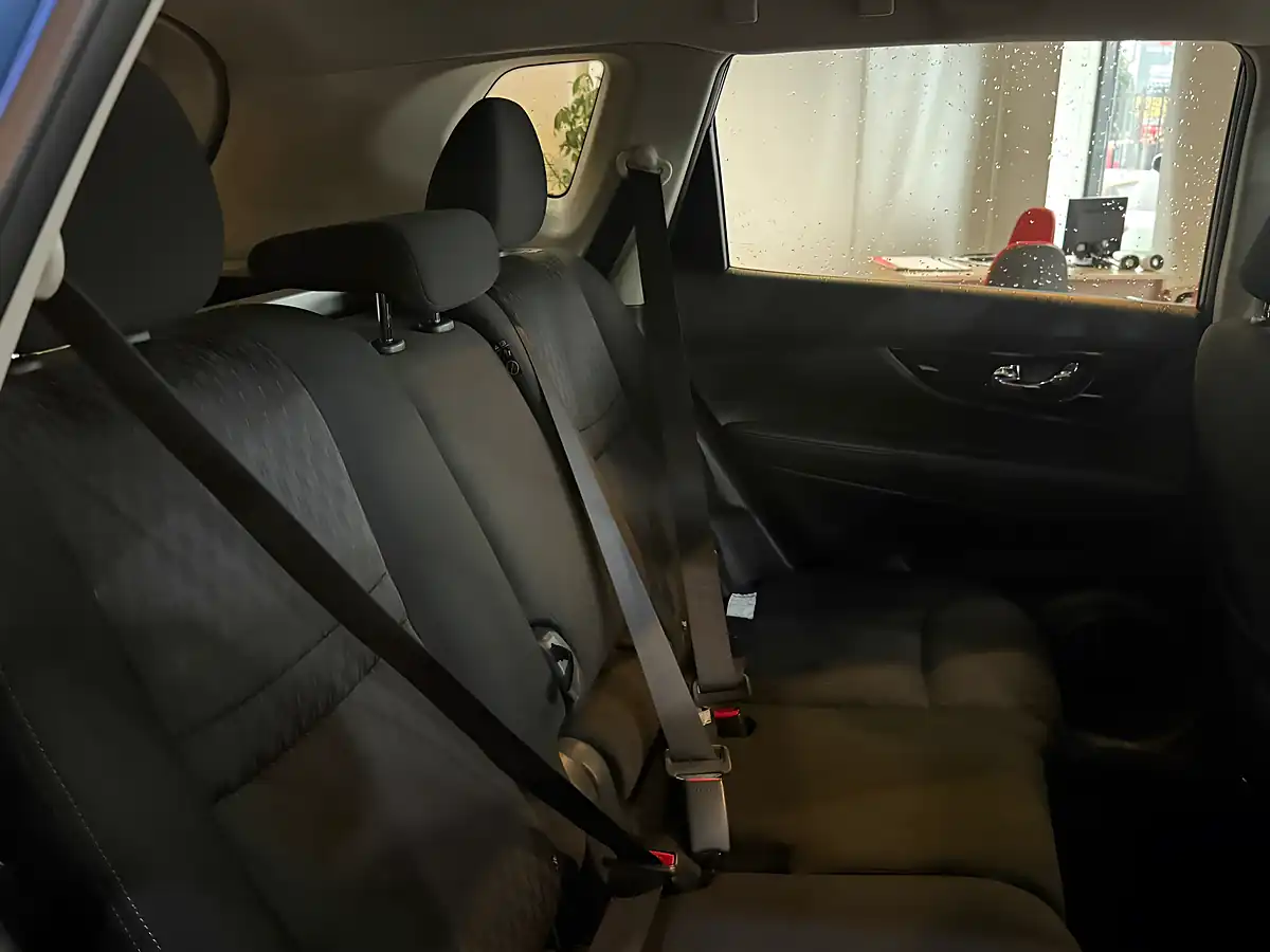 Used 2018 Nissan X-Trail N-Connecta Blue - Interior and Exterior details 13