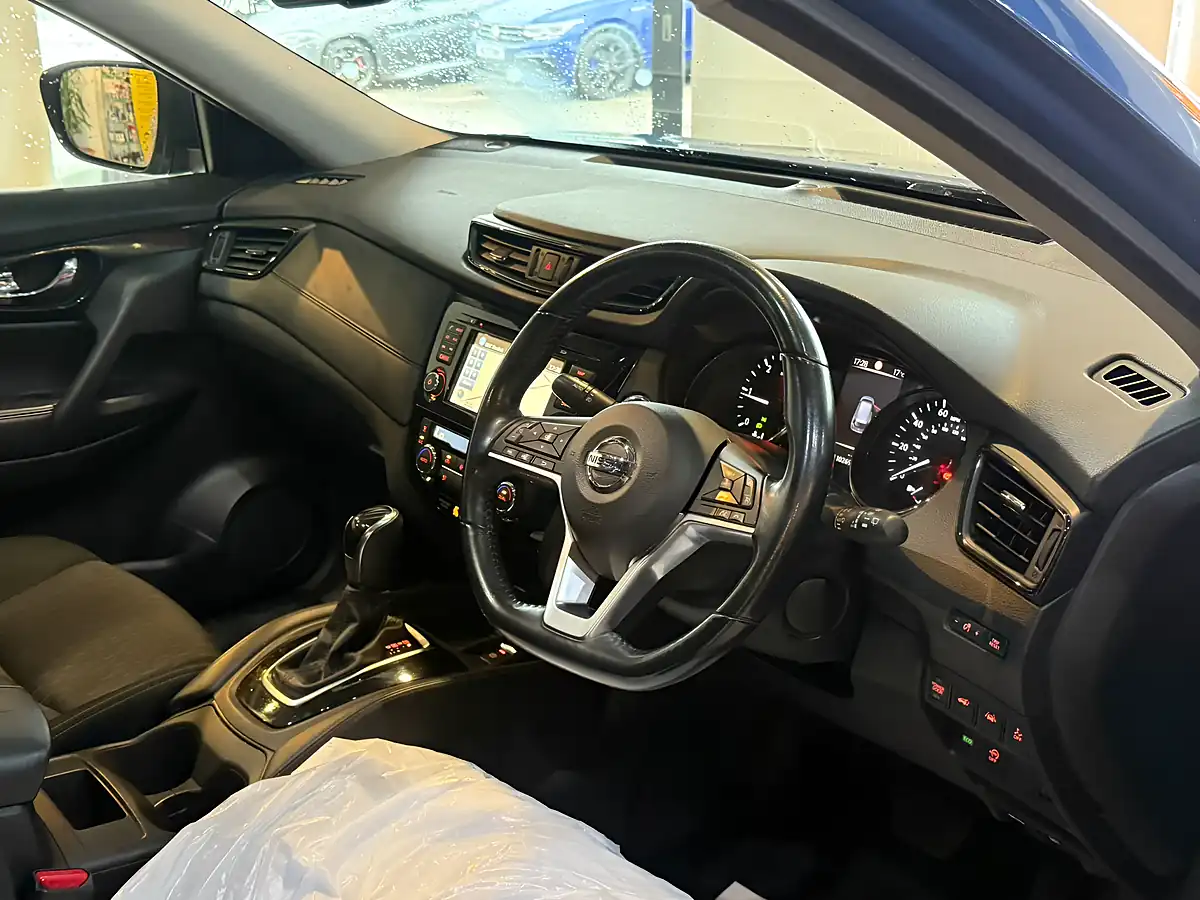 Used 2018 Nissan X-Trail N-Connecta Blue - Interior and Exterior details 15