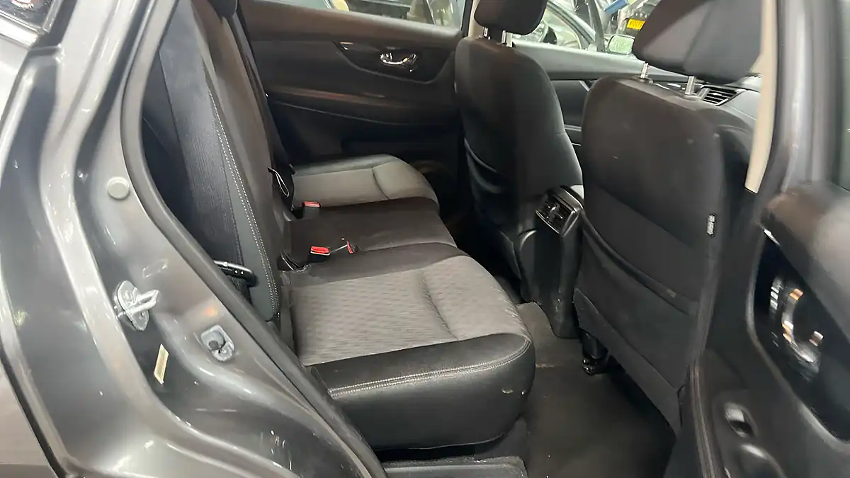 Used 2018 Nissan X-Trail N-Connecta Grey - Interior and Exterior details 7