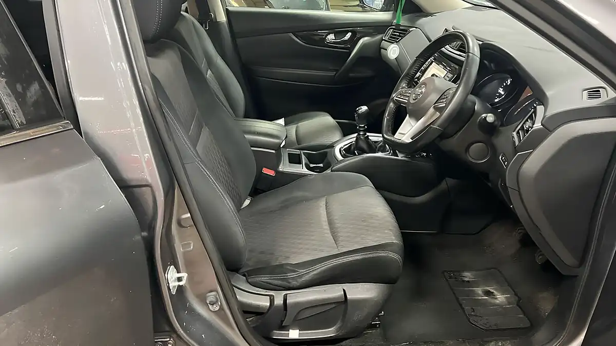 Used 2018 Nissan X-Trail N-Connecta Grey - Interior and Exterior details 8