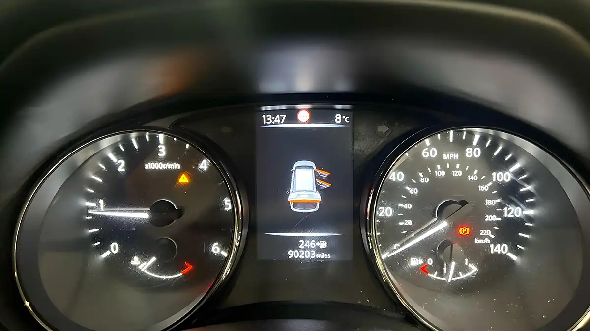 Used 2018 Nissan X-Trail N-Connecta Grey - Interior and Exterior details 9
