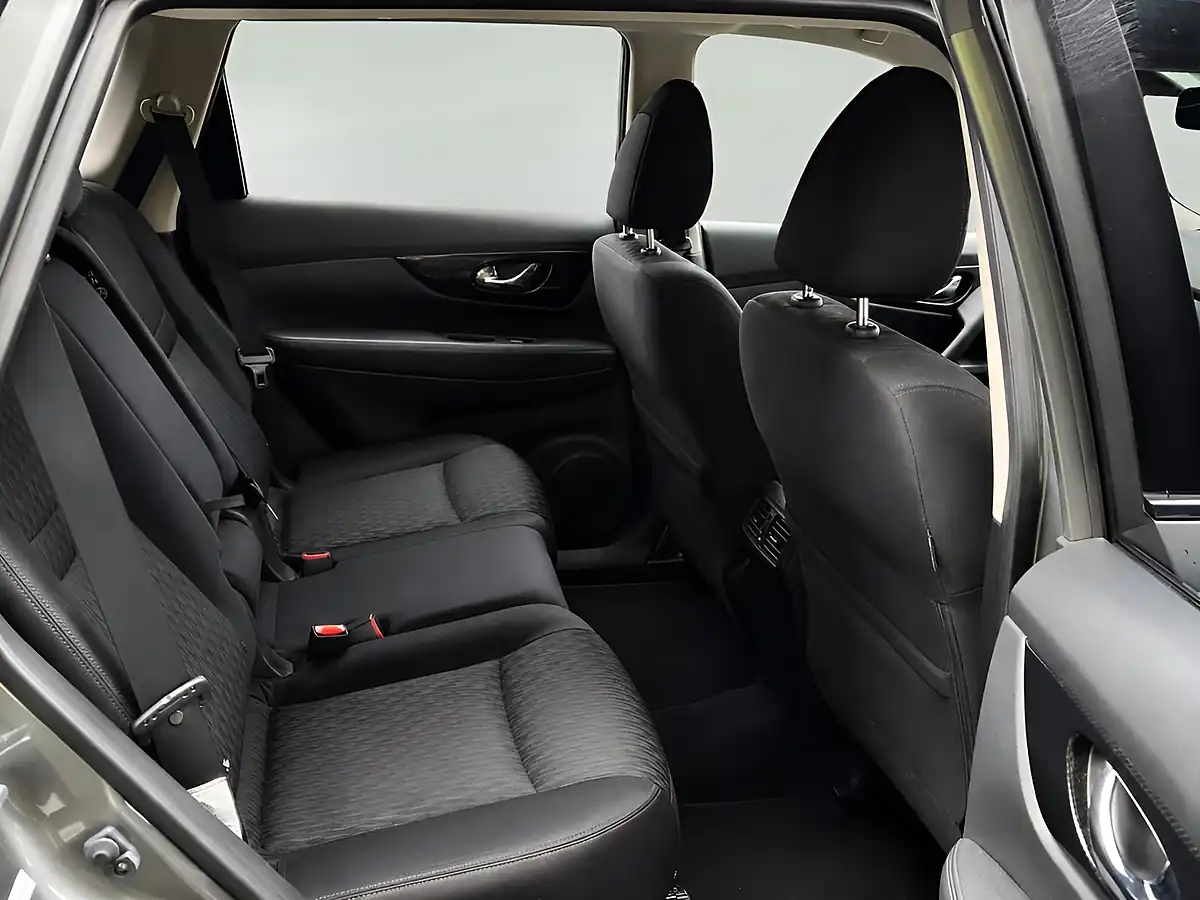 Used 2018 Nissan X-Trail N-Connecta Grey - Interior and Exterior details 6