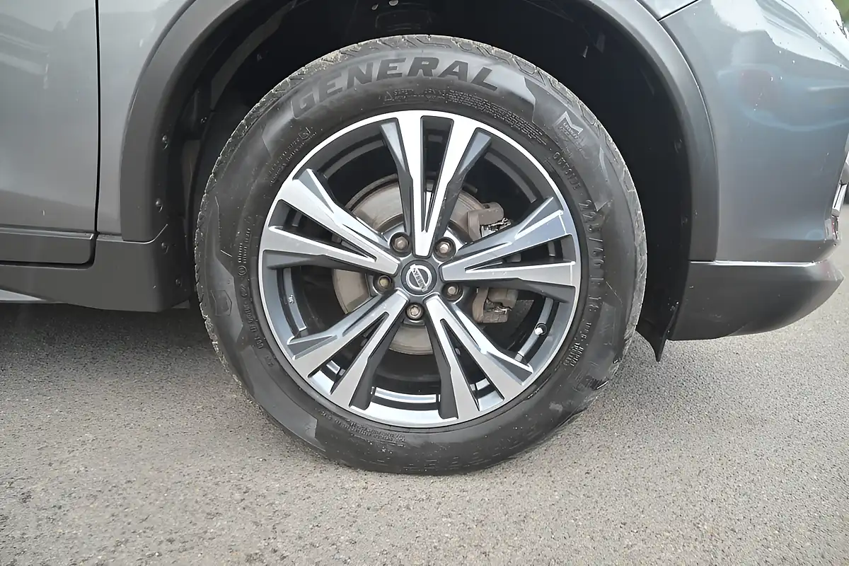 Used 2018 Nissan X-Trail N-Connecta Gun Metallic - Interior and Exterior details 10