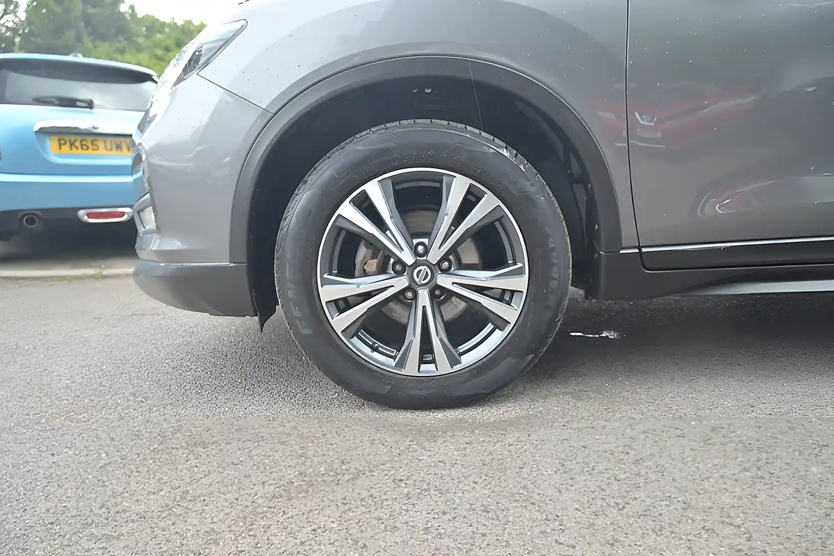 Used 2018 Nissan X-Trail N-Connecta Gun Metallic - Interior and Exterior details 11