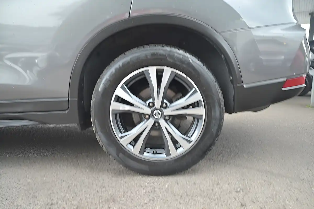 Used 2018 Nissan X-Trail N-Connecta Gun Metallic - Interior and Exterior details 12