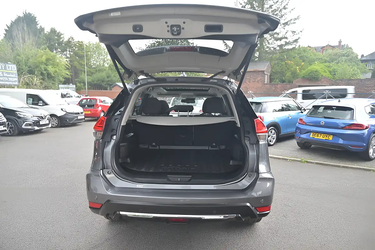 Used 2018 Nissan X-Trail N-Connecta Gun Metallic - Interior and Exterior details 13