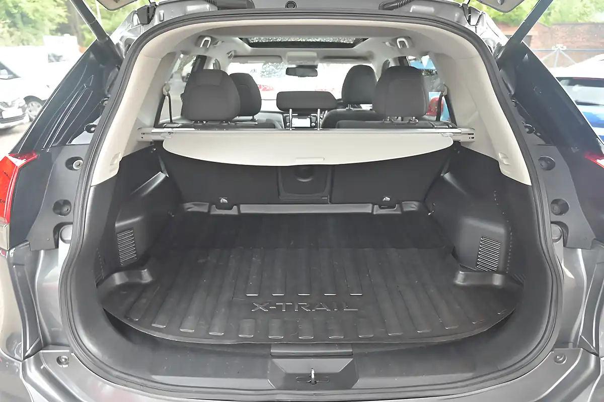 Used 2018 Nissan X-Trail N-Connecta Gun Metallic - Interior and Exterior details 14