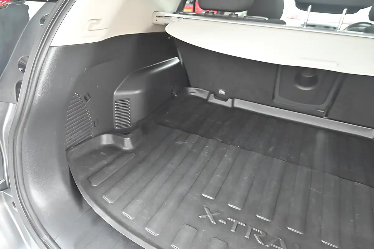 Used 2018 Nissan X-Trail N-Connecta Gun Metallic - Interior and Exterior details 15