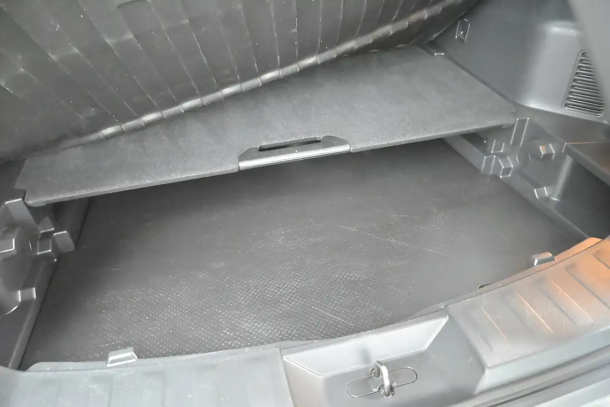 Used 2018 Nissan X-Trail N-Connecta Gun Metallic - Interior and Exterior details 17