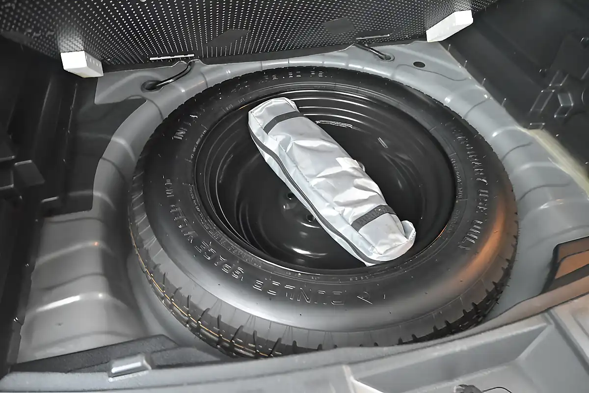 Used 2018 Nissan X-Trail N-Connecta Gun Metallic - Interior and Exterior details 18