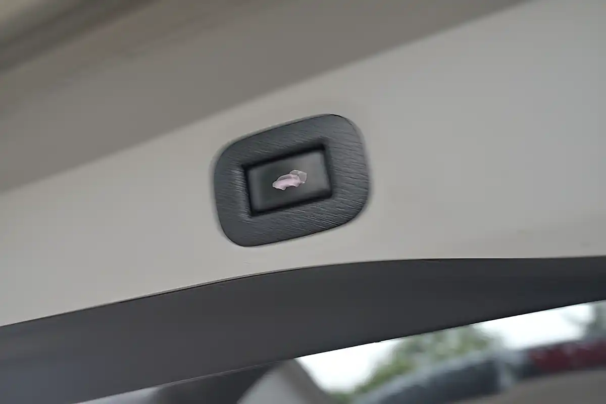 Used 2018 Nissan X-Trail N-Connecta Gun Metallic - Interior and Exterior details 19