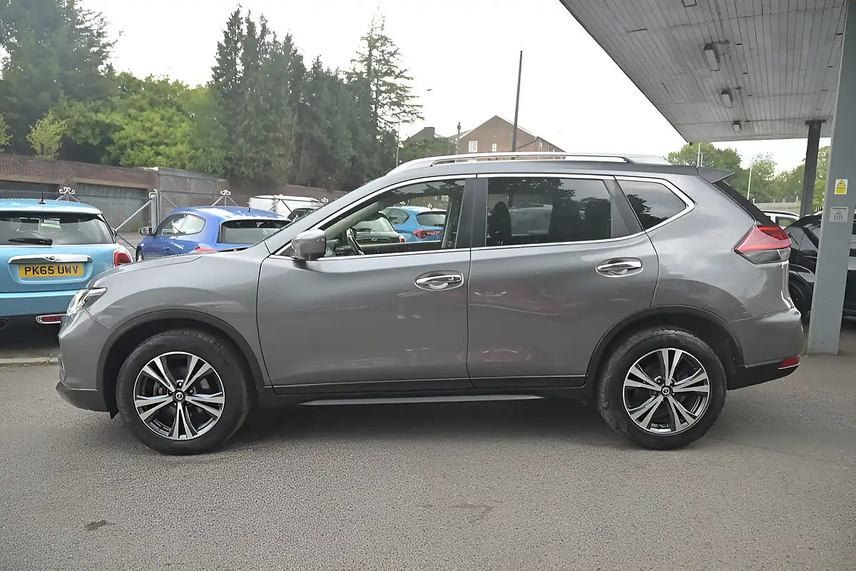 Used 2018 Nissan X-Trail N-Connecta Gun Metallic - Interior and Exterior details 4