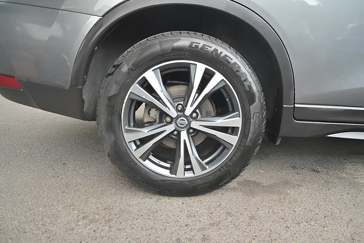 Used 2018 Nissan X-Trail N-Connecta Gun Metallic - Interior and Exterior details 9