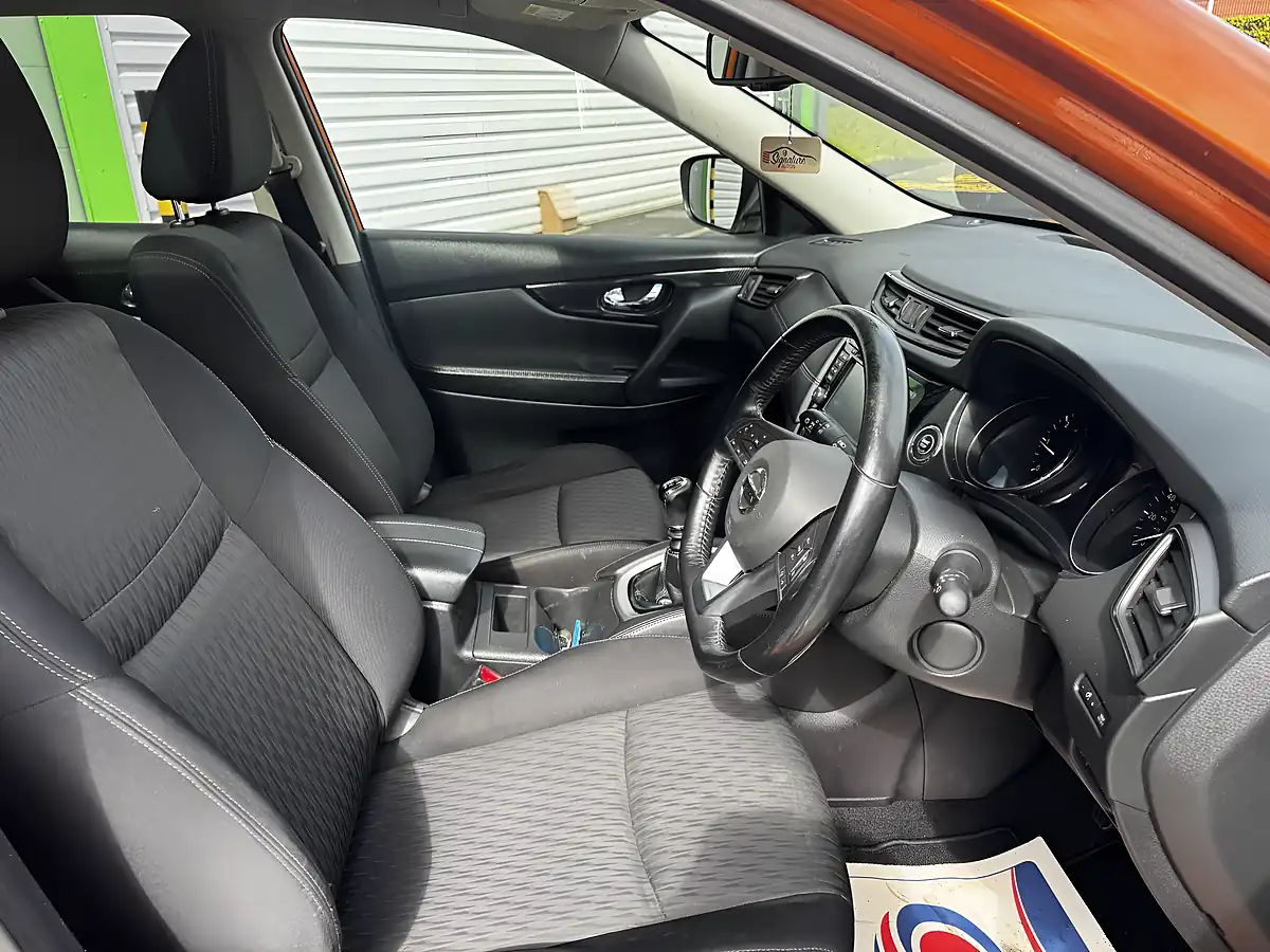 Used 2018 Nissan X-Trail N-Connecta Orange - Interior and Exterior details 10