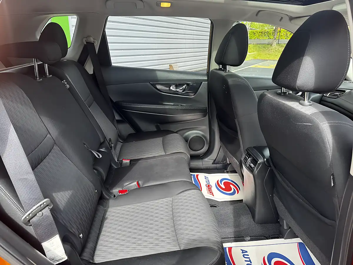 Used 2018 Nissan X-Trail N-Connecta Orange - Interior and Exterior details 11