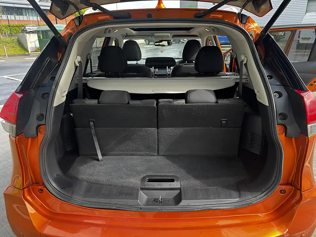 Used 2018 Nissan X-Trail N-Connecta Orange - Interior and Exterior details 13