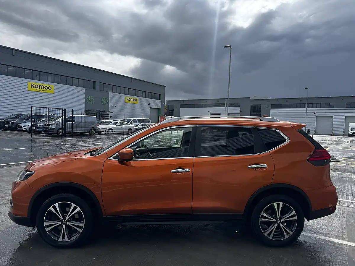 Used 2018 Nissan X-Trail N-Connecta Orange - Interior and Exterior details 8