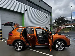 Used 2018 Nissan X-Trail N-Connecta Orange - Interior and Exterior details 9