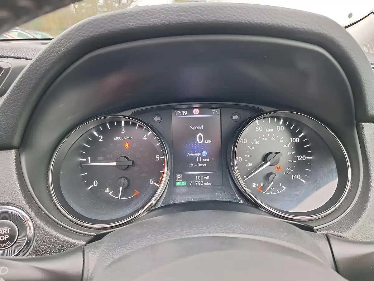 Used 2018 Nissan X-Trail N-Connecta Red - Interior and Exterior details 10
