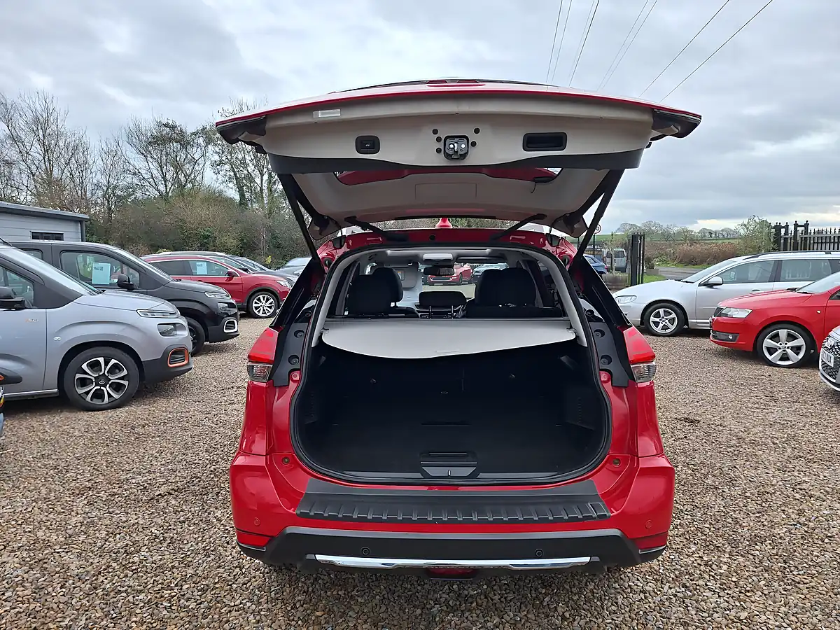 Used 2018 Nissan X-Trail N-Connecta Red - Interior and Exterior details 11