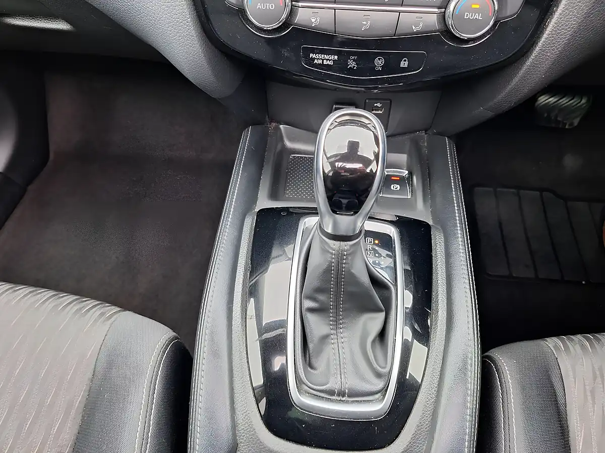 Used 2018 Nissan X-Trail N-Connecta Red - Interior and Exterior details 12