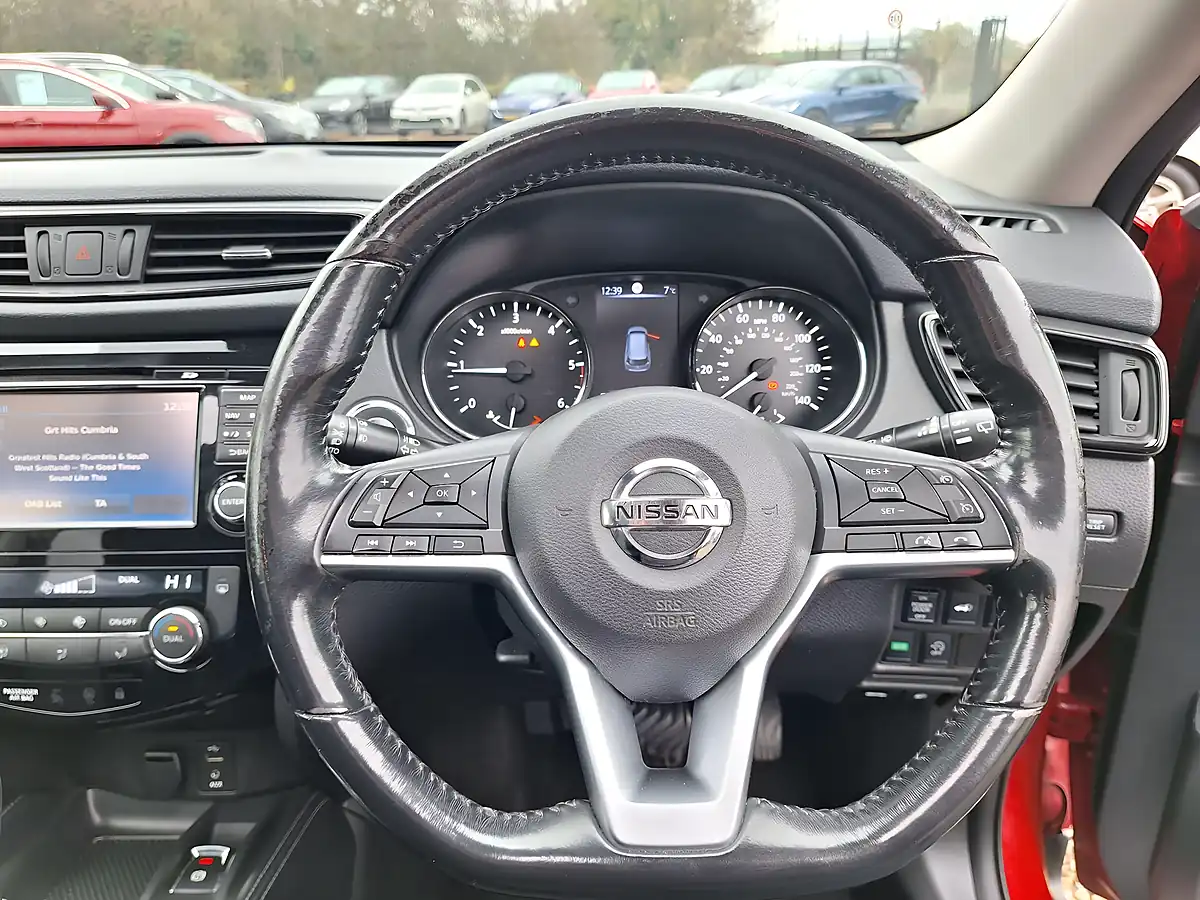 Used 2018 Nissan X-Trail N-Connecta Red - Interior and Exterior details 5