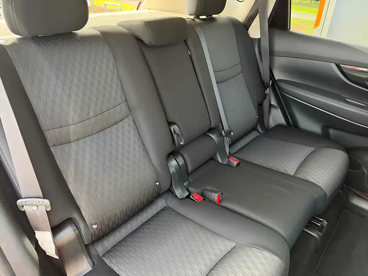 Used 2018 Nissan X-Trail N-Connecta Red - Interior and Exterior details 10