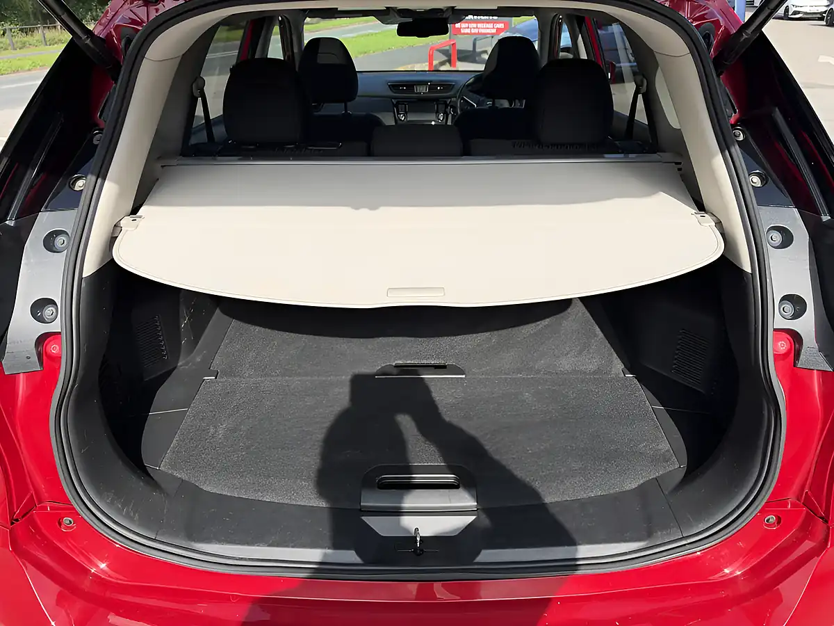 Used 2018 Nissan X-Trail N-Connecta Red - Interior and Exterior details 11