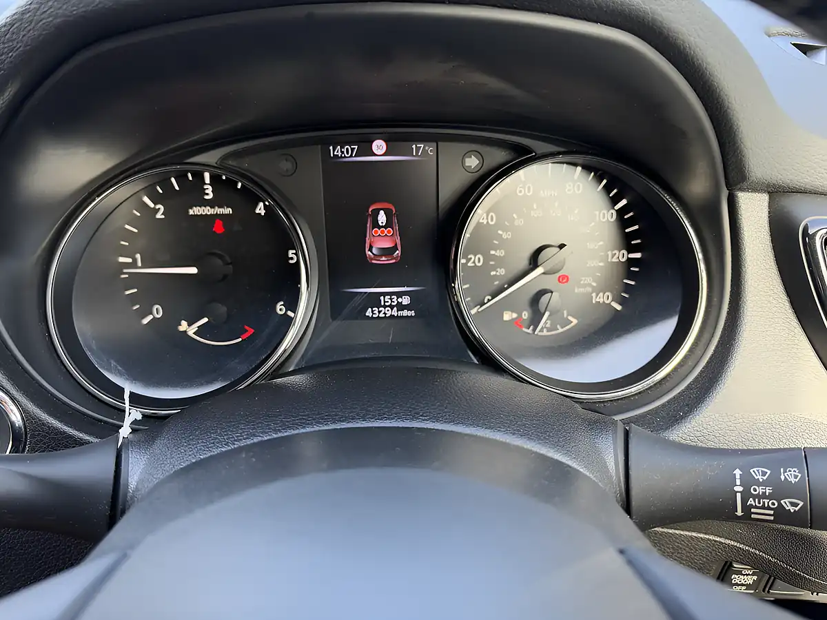 Used 2018 Nissan X-Trail N-Connecta Red - Interior and Exterior details 13
