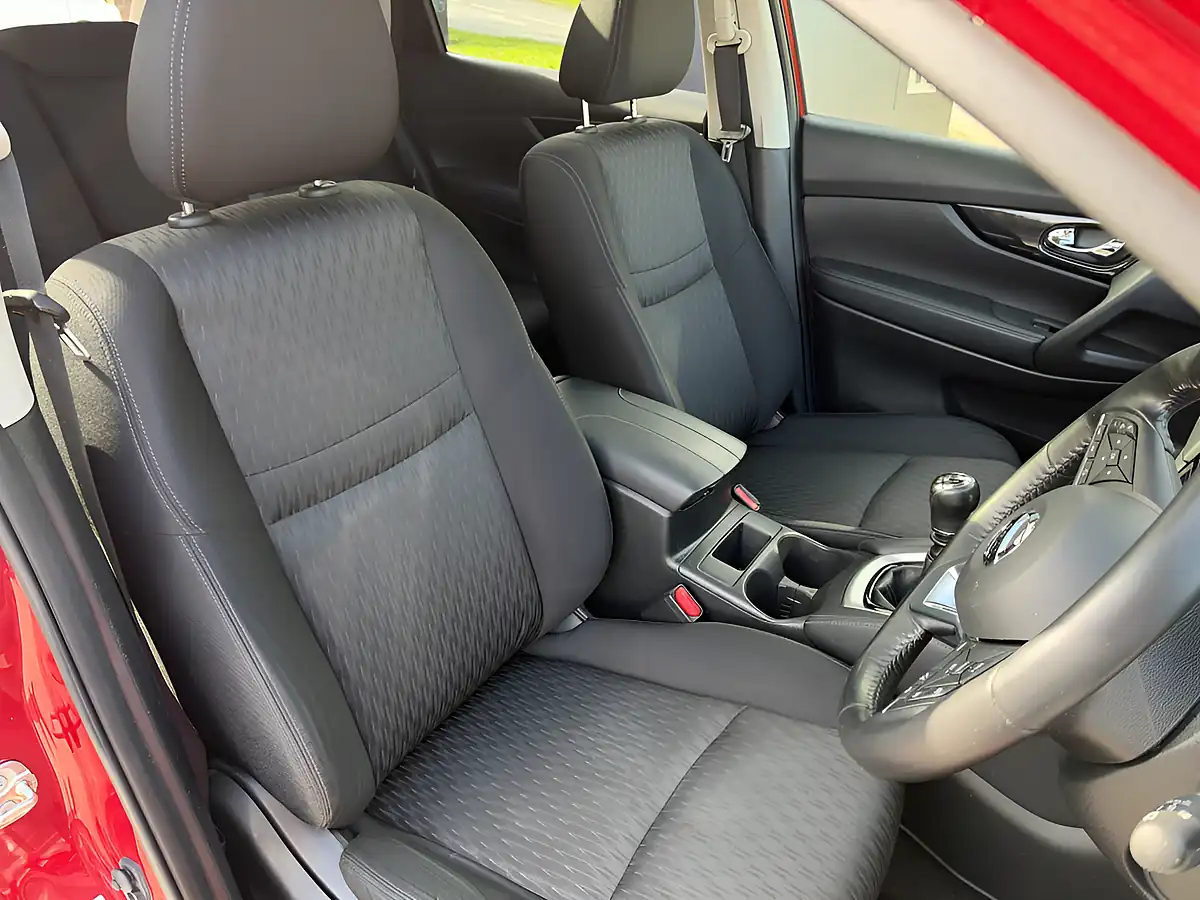 Used 2018 Nissan X-Trail N-Connecta Red - Interior and Exterior details 5