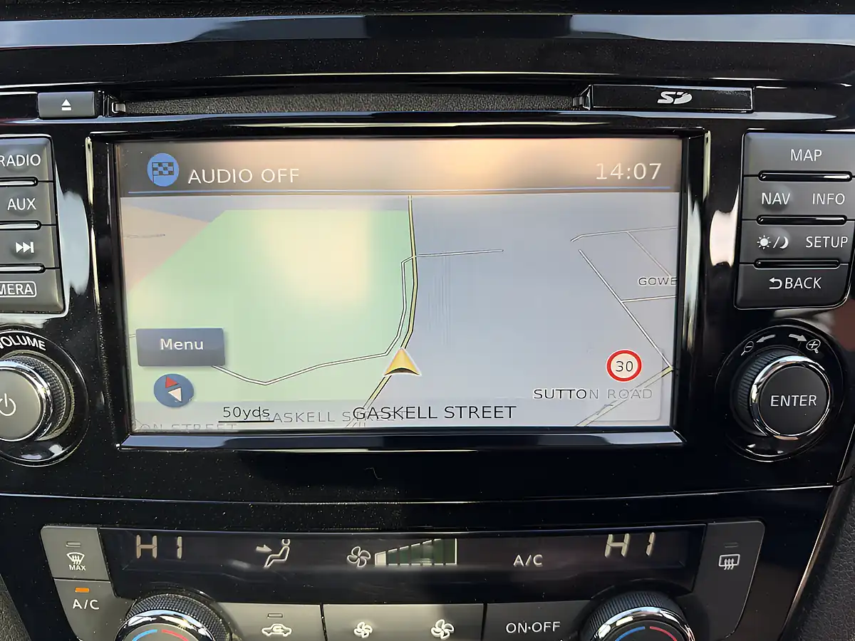 Used 2018 Nissan X-Trail N-Connecta Red - Interior and Exterior details 7