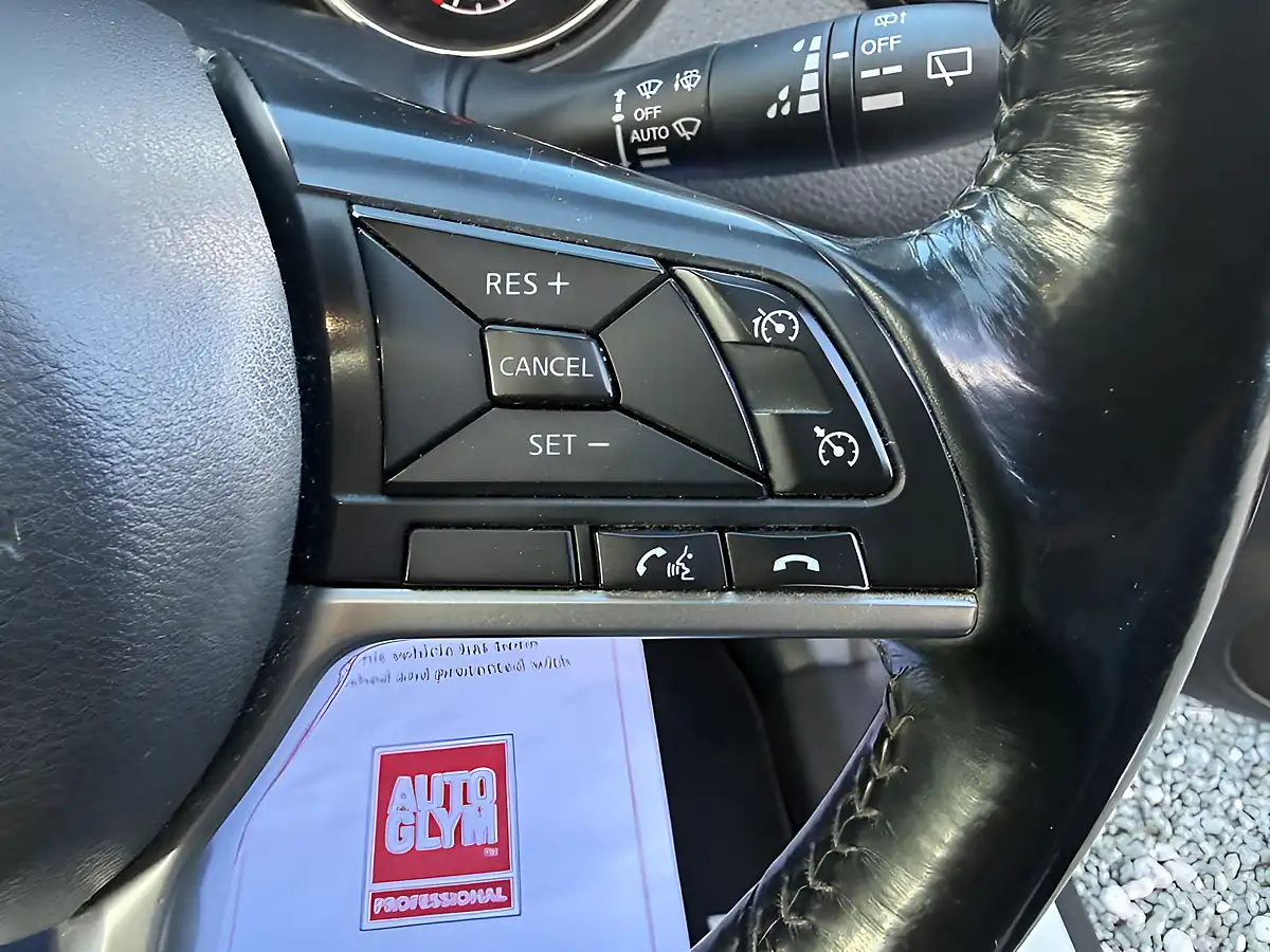 Used 2018 Nissan X-Trail N-Connecta White - Interior and Exterior details 13