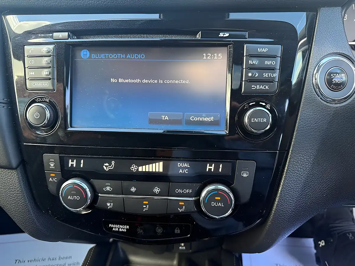 Used 2018 Nissan X-Trail N-Connecta White - Interior and Exterior details 14