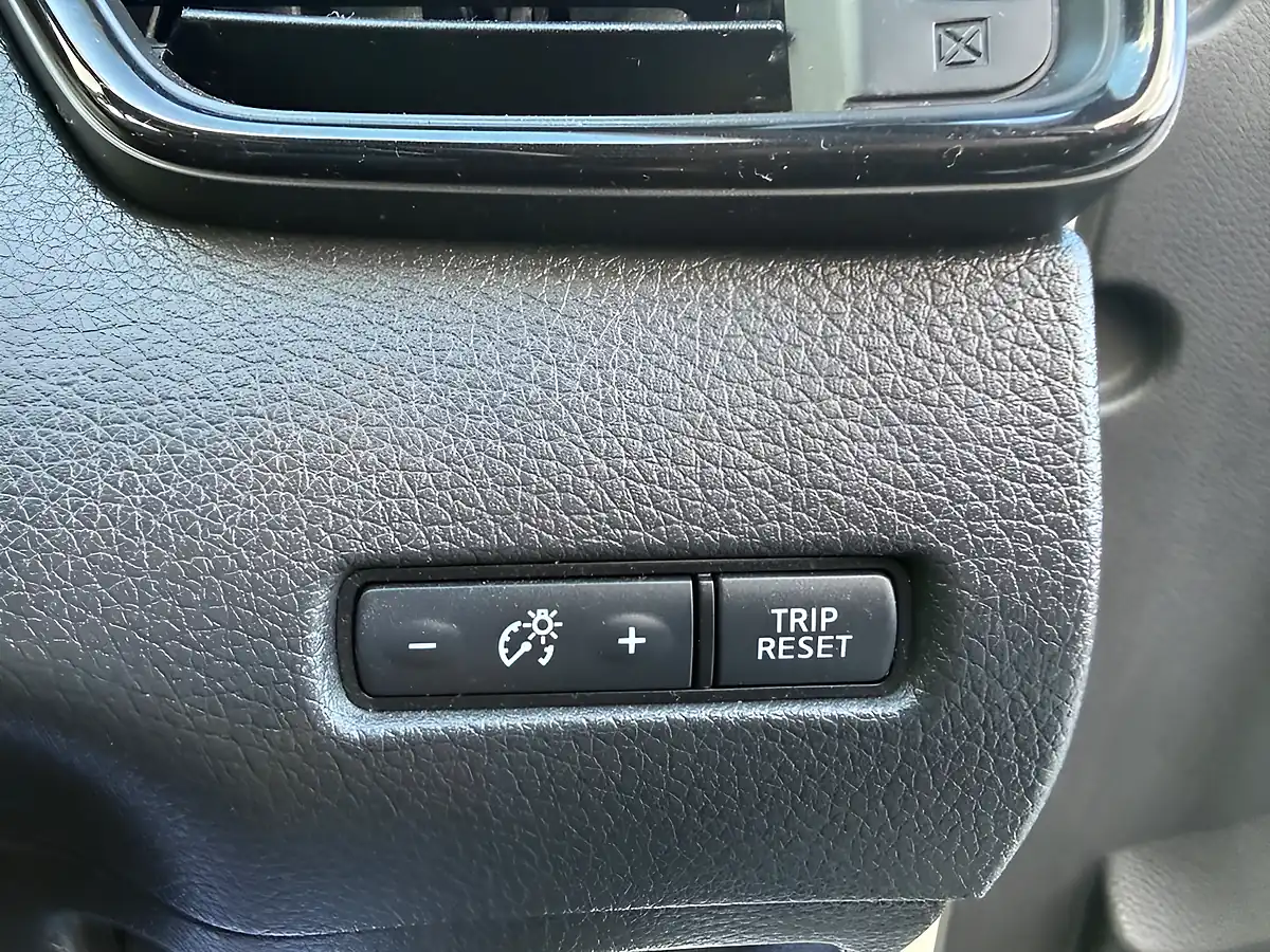 Used 2018 Nissan X-Trail N-Connecta White - Interior and Exterior details 16