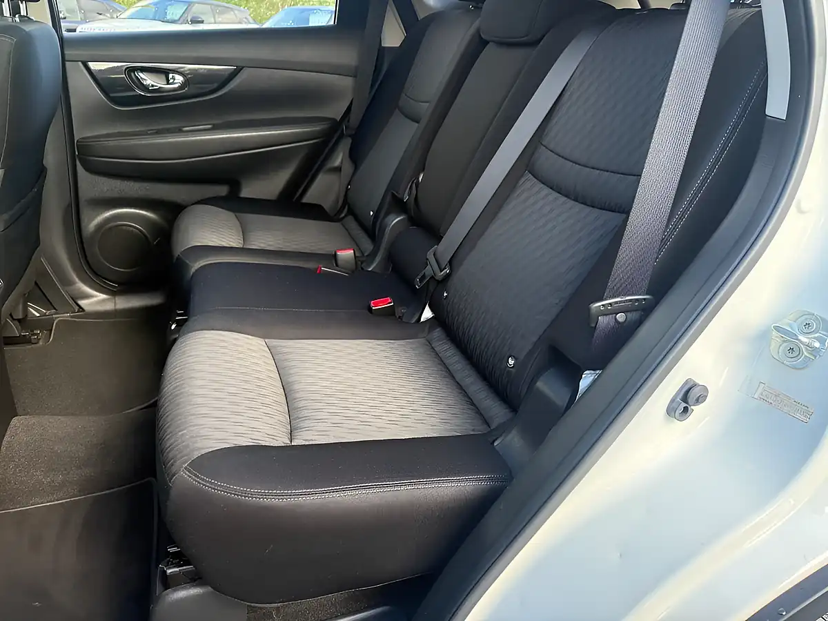 Used 2018 Nissan X-Trail N-Connecta White - Interior and Exterior details 18