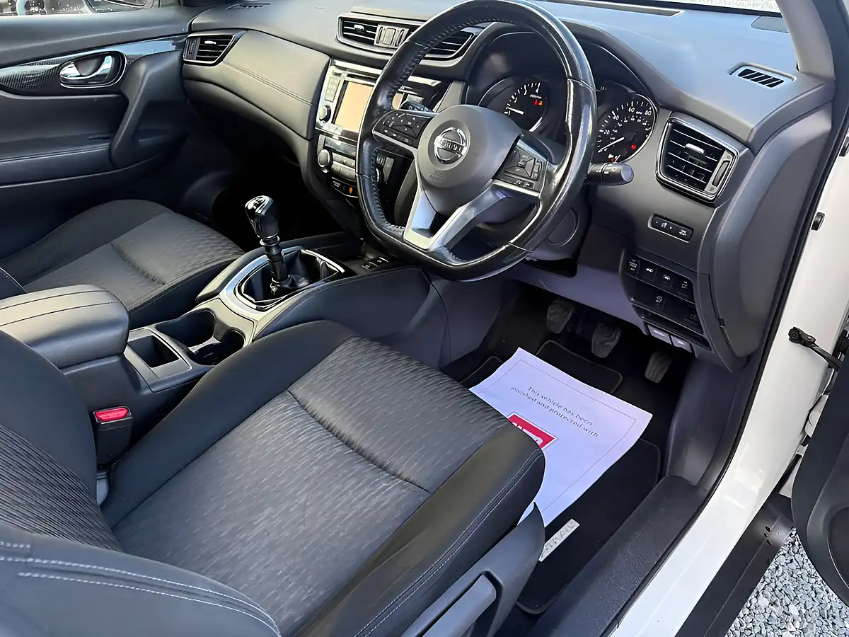 Used 2018 Nissan X-Trail N-Connecta White - Interior and Exterior details 7
