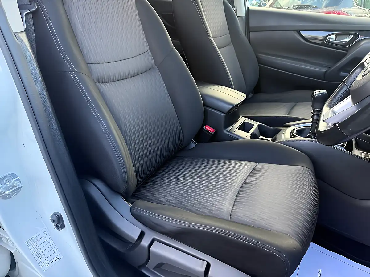 Used 2018 Nissan X-Trail N-Connecta White - Interior and Exterior details 9