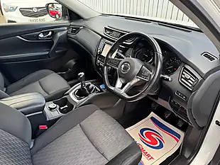 Used 2018 Nissan X-Trail N-Connecta White - Interior and Exterior details 17