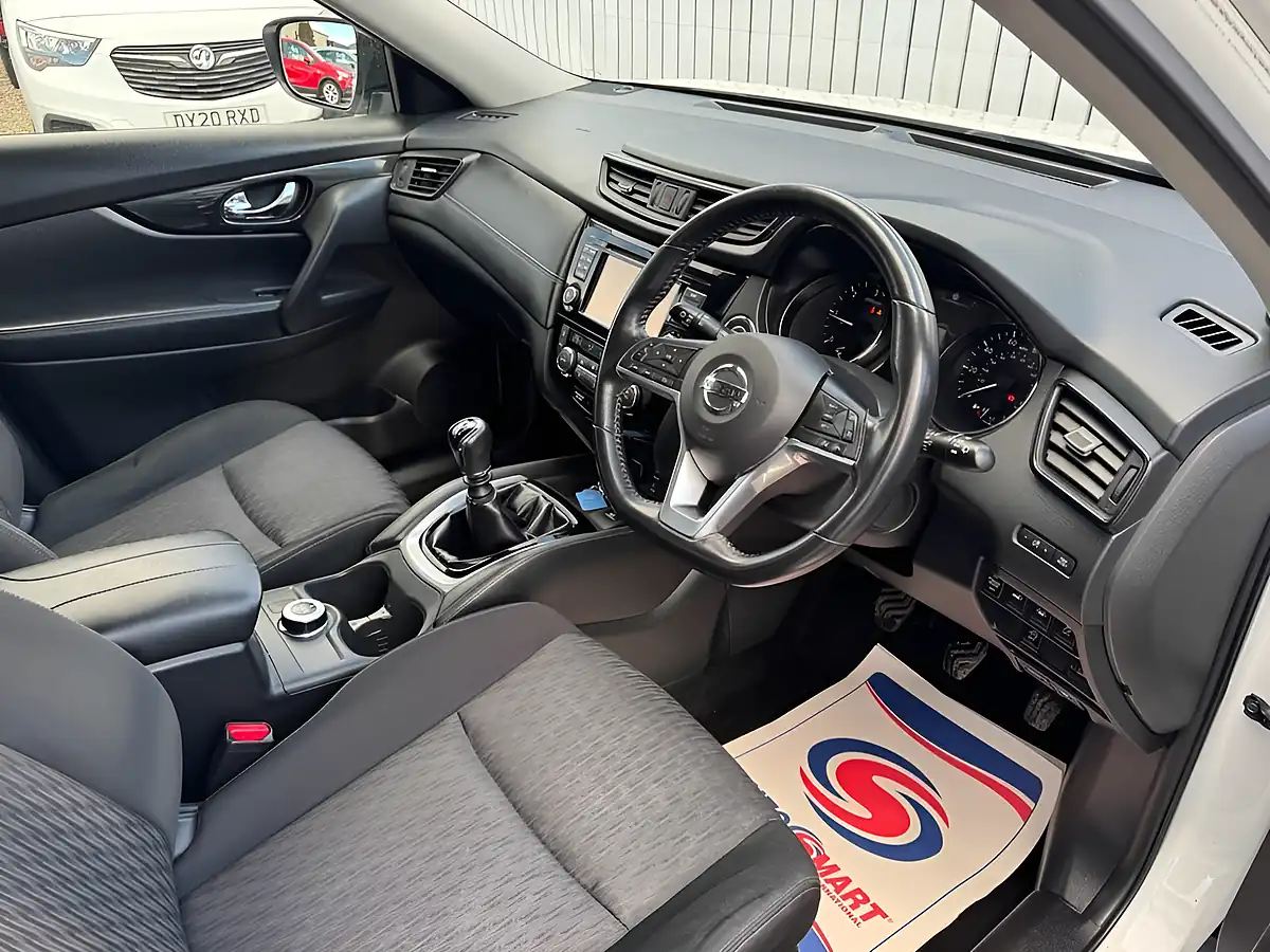 Used 2018 Nissan X-Trail N-Connecta White - Interior and Exterior details 17