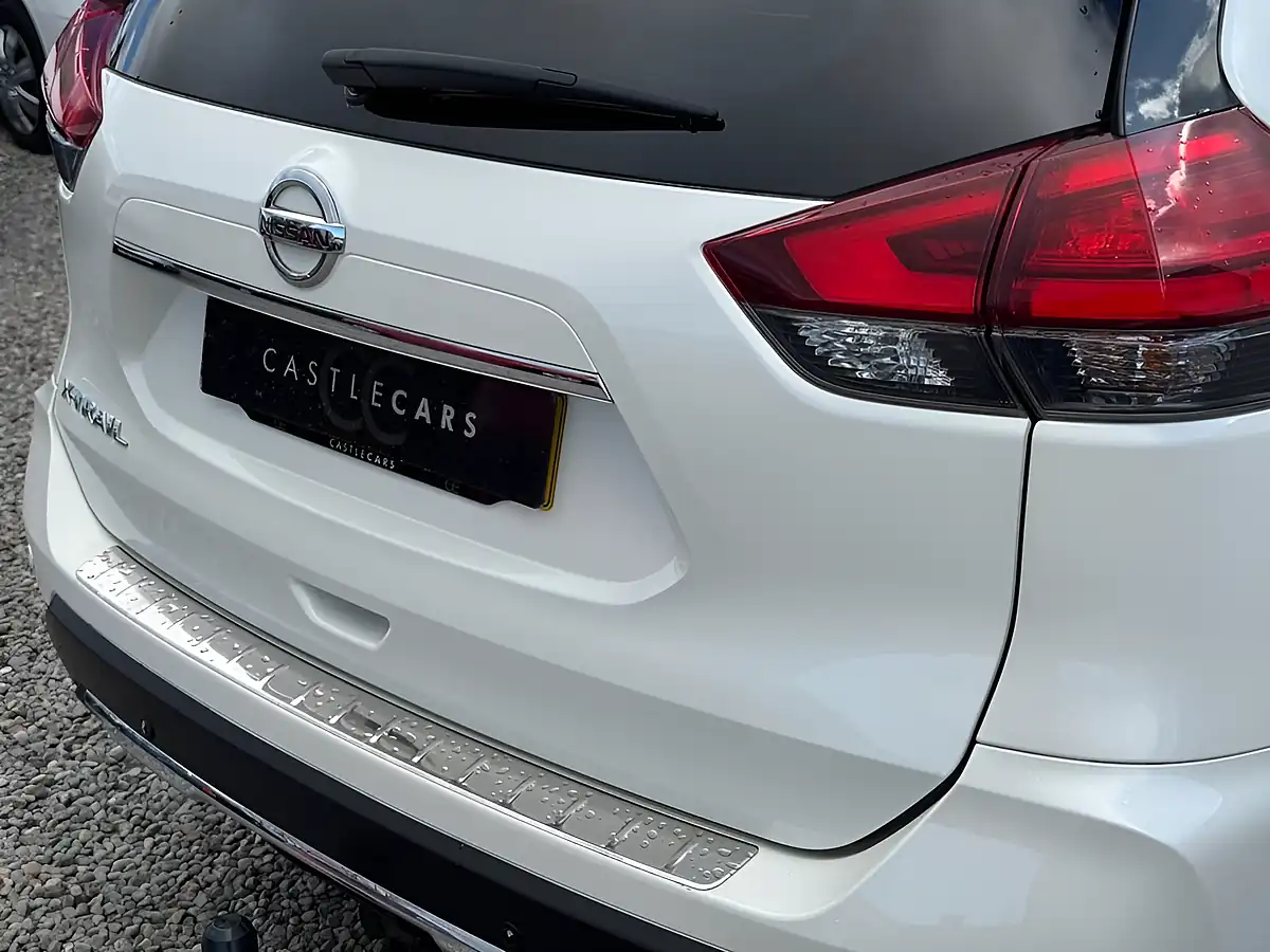 Used 2018 Nissan X-Trail N-Connecta White - Interior and Exterior details 8