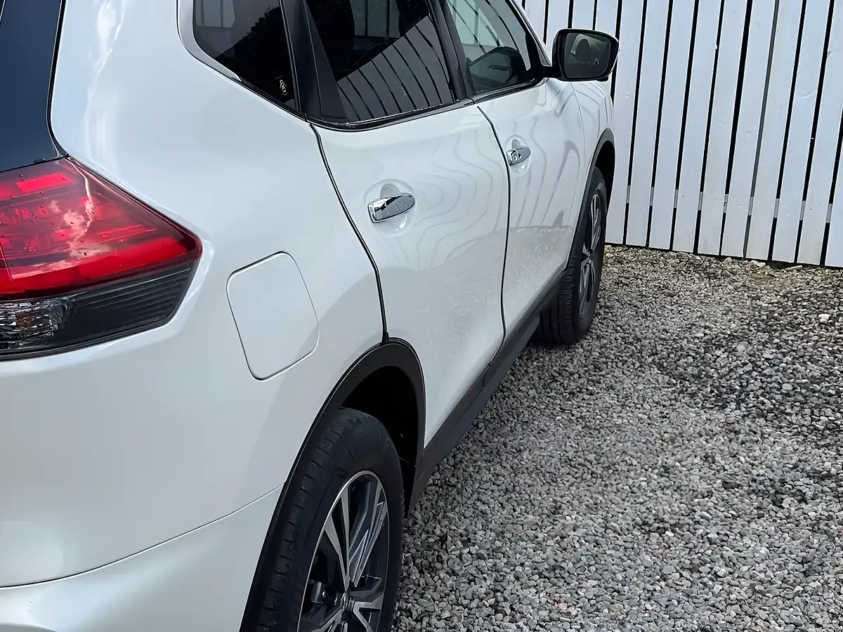Used 2018 Nissan X-Trail N-Connecta White - Interior and Exterior details 9