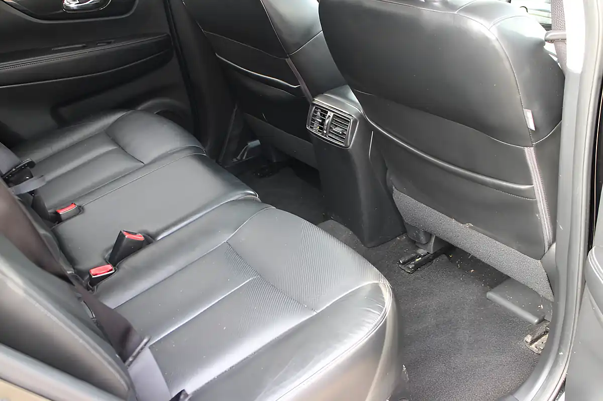 Used 2018 Nissan X-Trail Tekna Black - Interior and Exterior details 15
