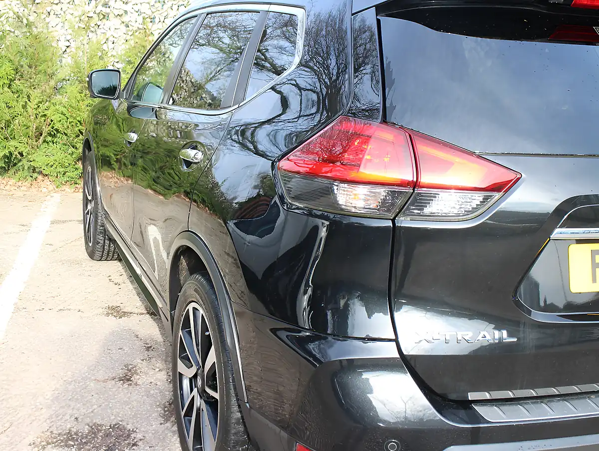 Used 2018 Nissan X-Trail Tekna Black - Interior and Exterior details 9
