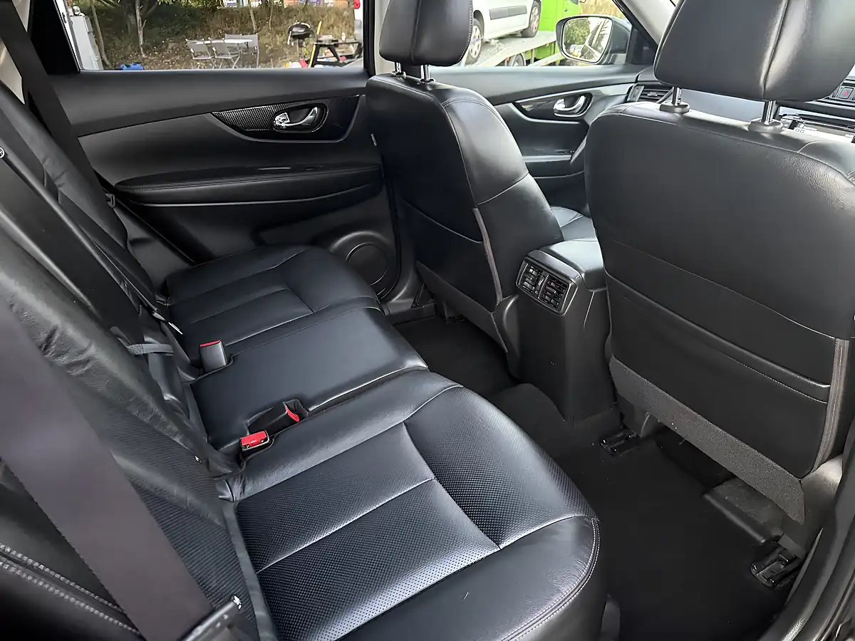 Used 2018 Nissan X-Trail Tekna Black - Interior and Exterior details 11