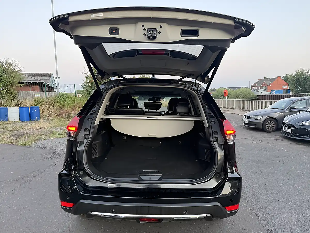 Used 2018 Nissan X-Trail Tekna Black - Interior and Exterior details 16