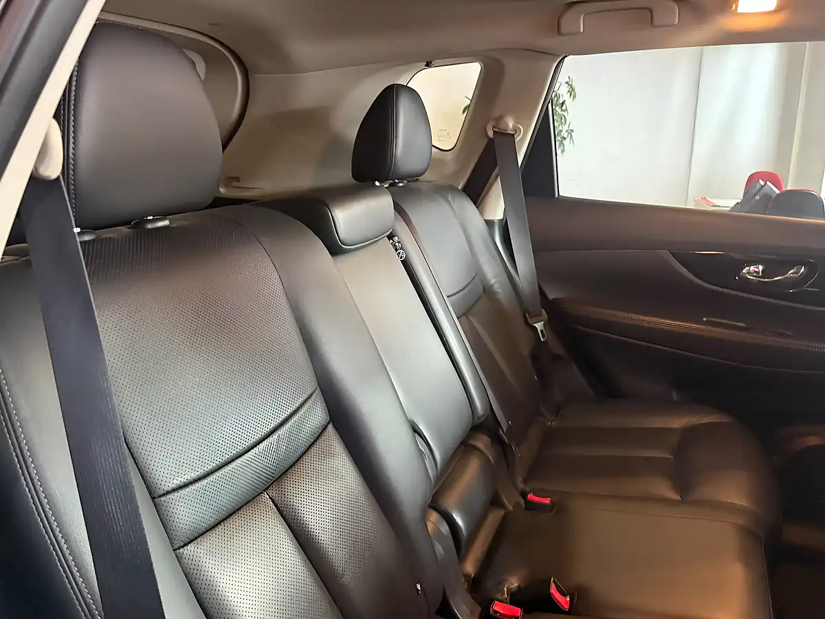 Used 2018 Nissan X-Trail Tekna Black - Interior and Exterior details 12
