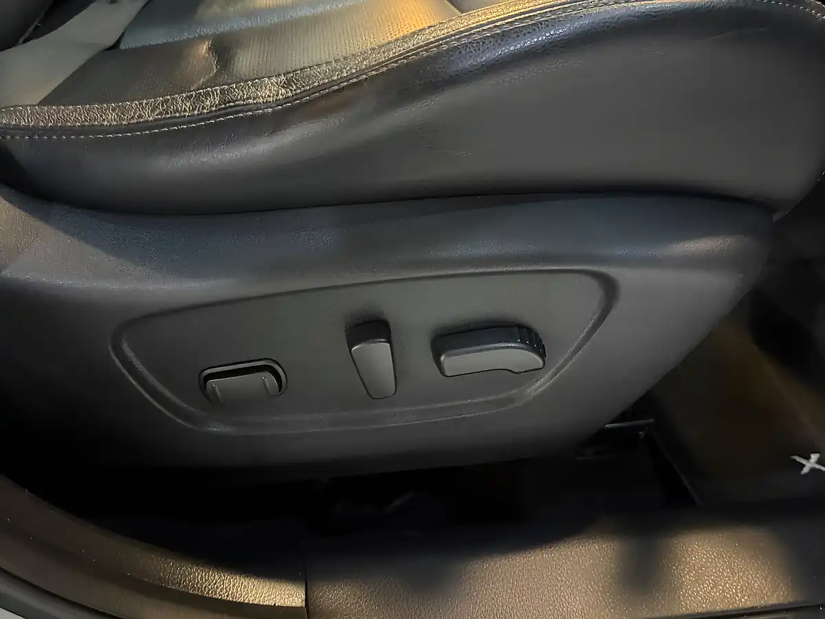 Used 2018 Nissan X-Trail Tekna Black - Interior and Exterior details 17