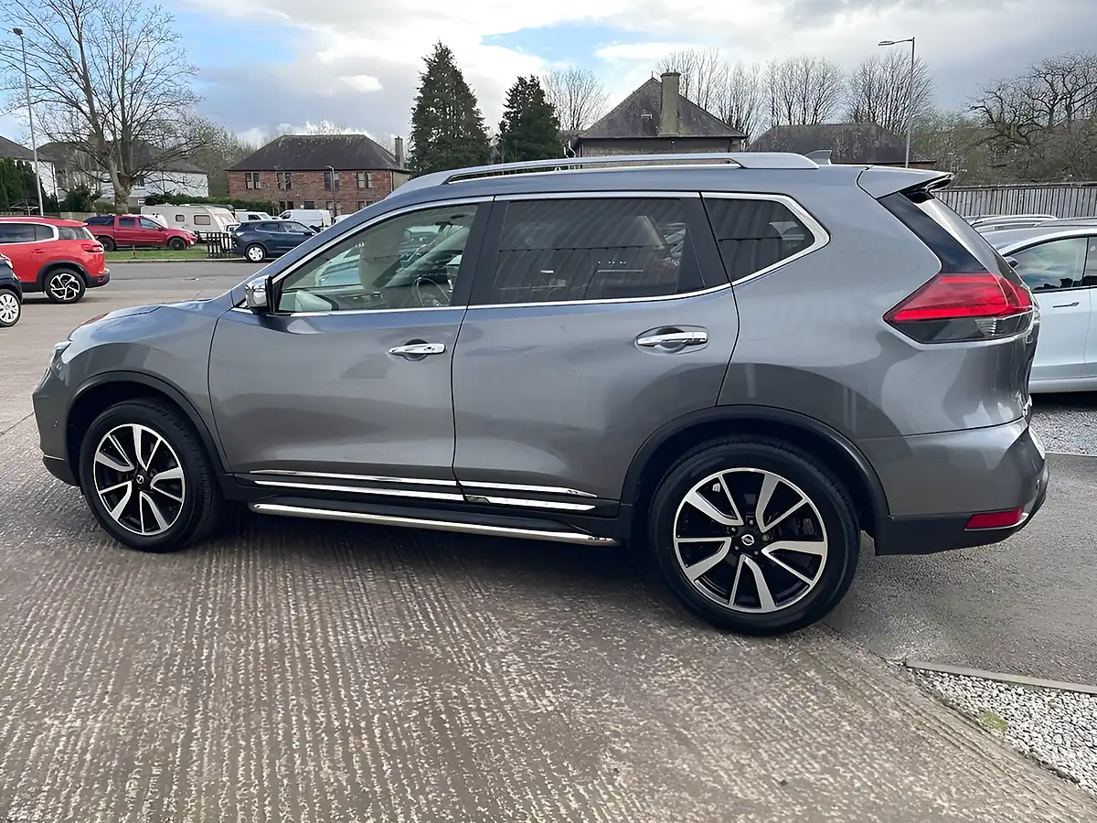 Used 2018 Nissan X-Trail Tekna Grey - Interior and Exterior details 5