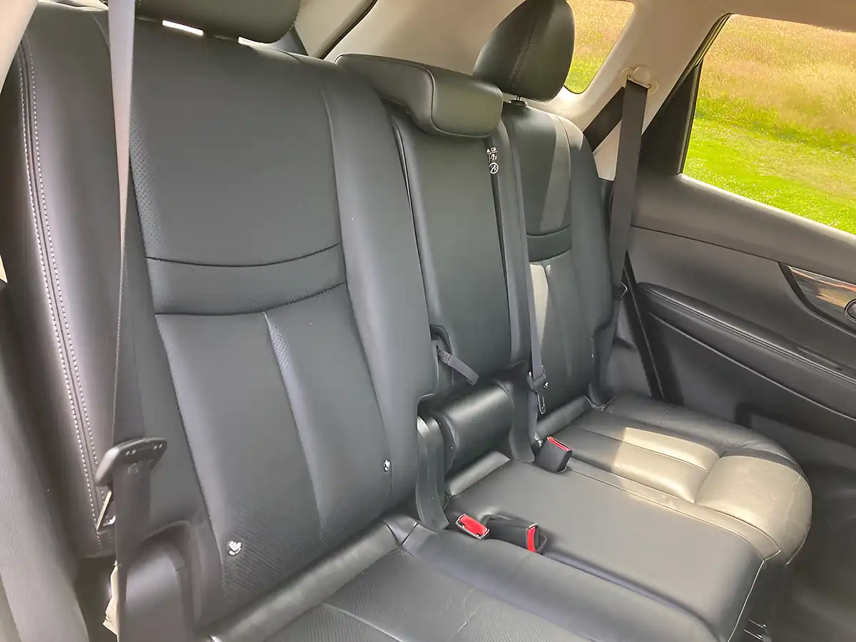 Used 2018 Nissan X-Trail Tekna Grey - Interior and Exterior details 11
