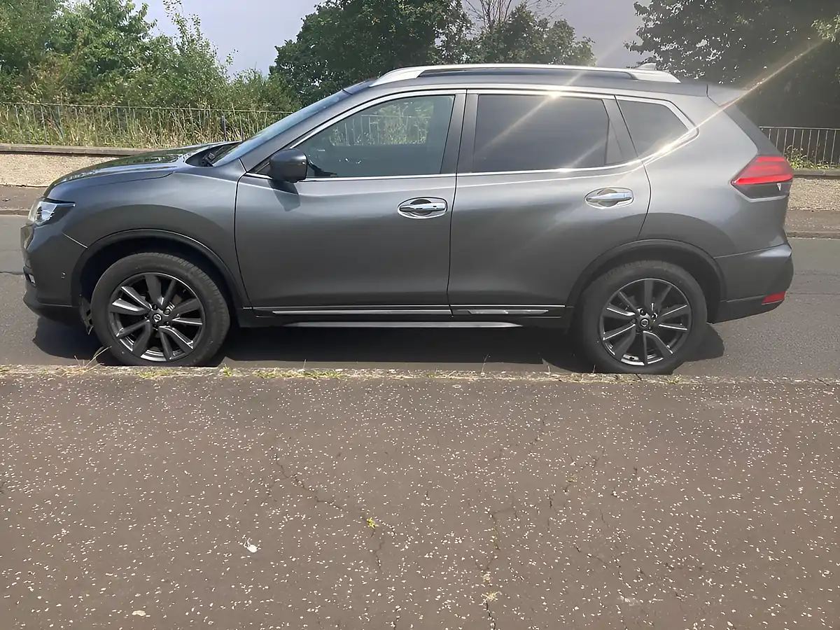 Used 2018 Nissan X-Trail Tekna Grey - Interior and Exterior details 5
